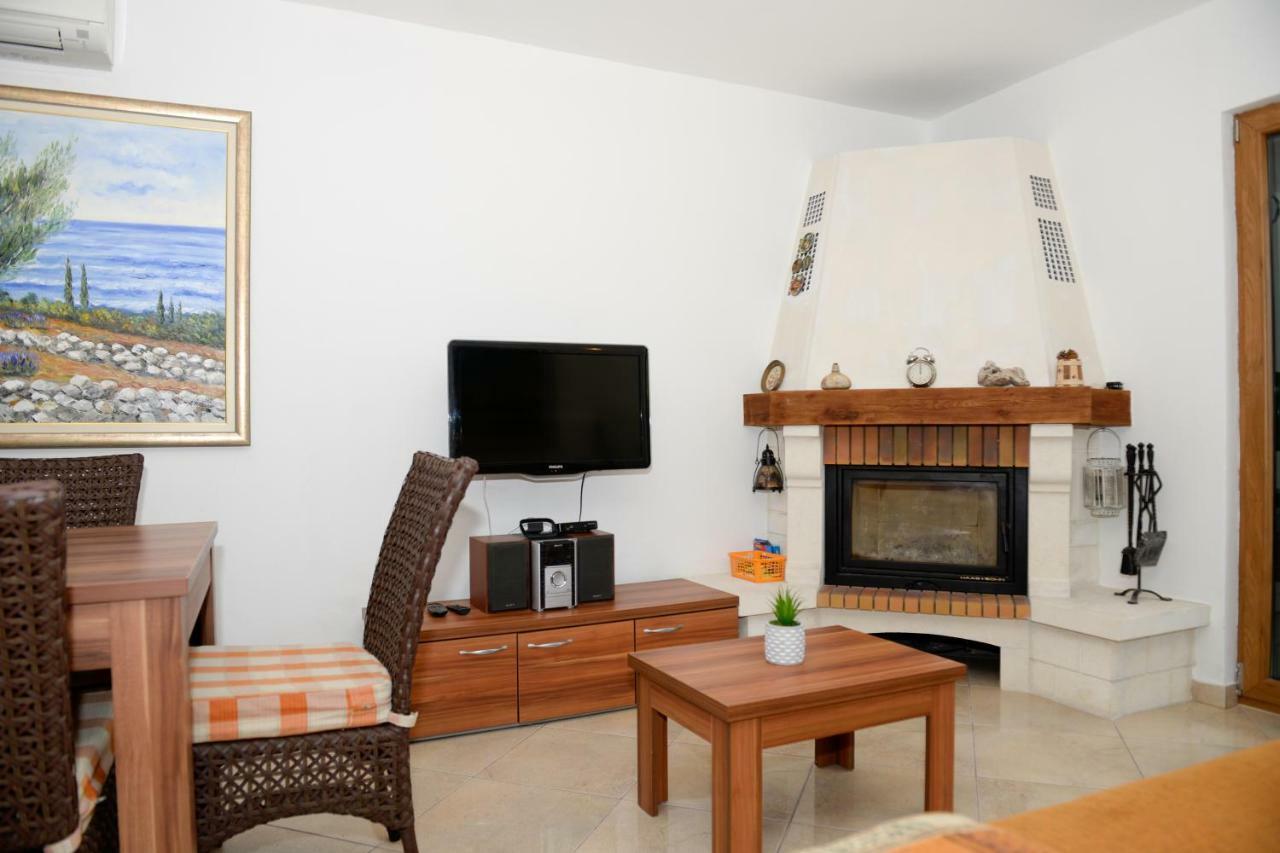 Apartment Markioli Povlja  Esterno foto