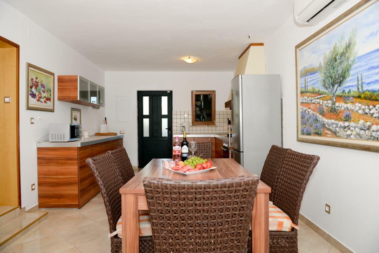 Apartment Markioli Povlja  Esterno foto