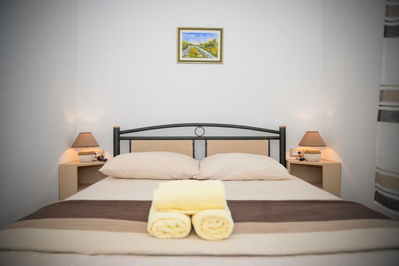 Apartment Markioli Povlja  Esterno foto