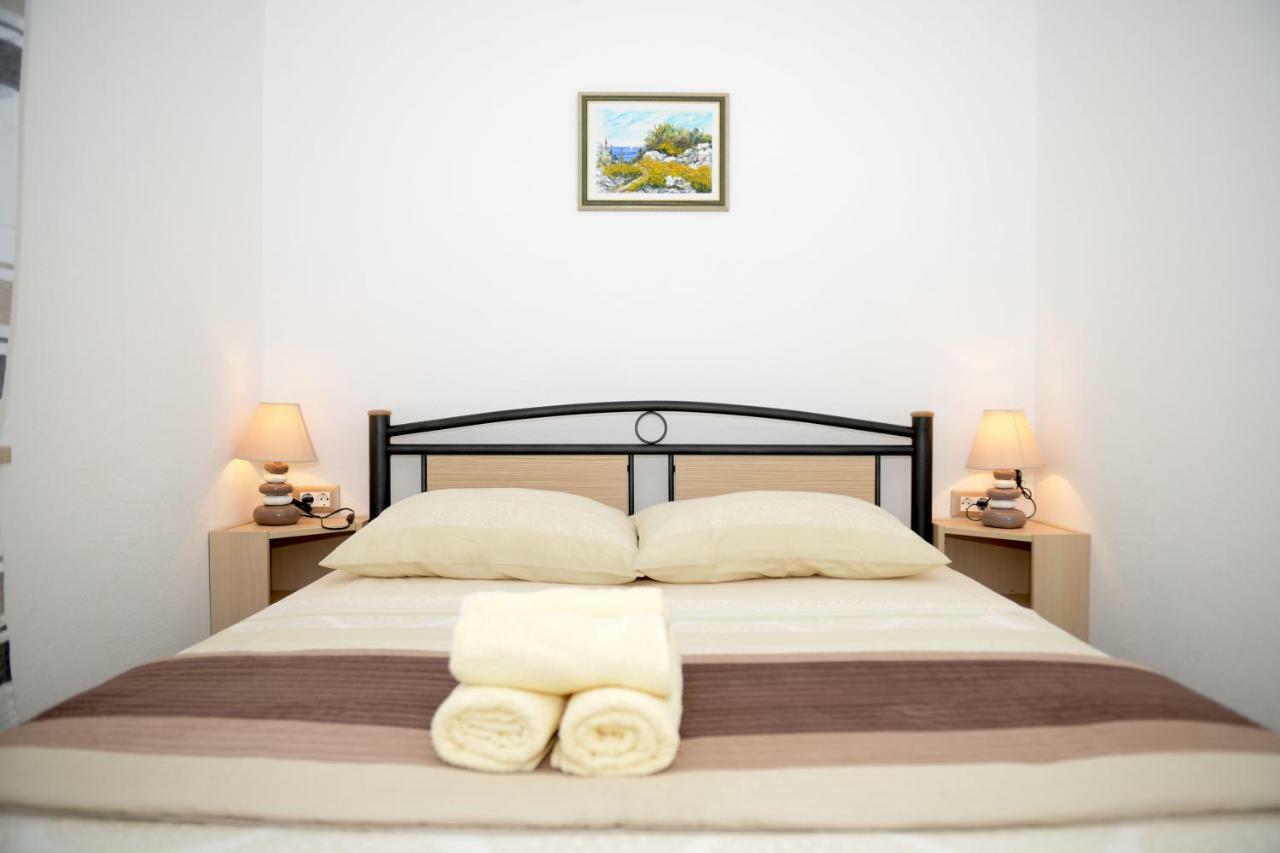 Apartment Markioli Povlja  Esterno foto